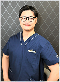 歯科医師　小川泰宏