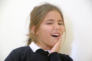 子供のすきっ歯はどうしてなるの？年齢が関係するって聞いたけど…？