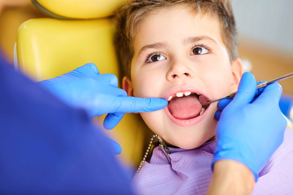 指しゃぶりする子の特徴と心理！歯並びへの影響や対処法も解説！