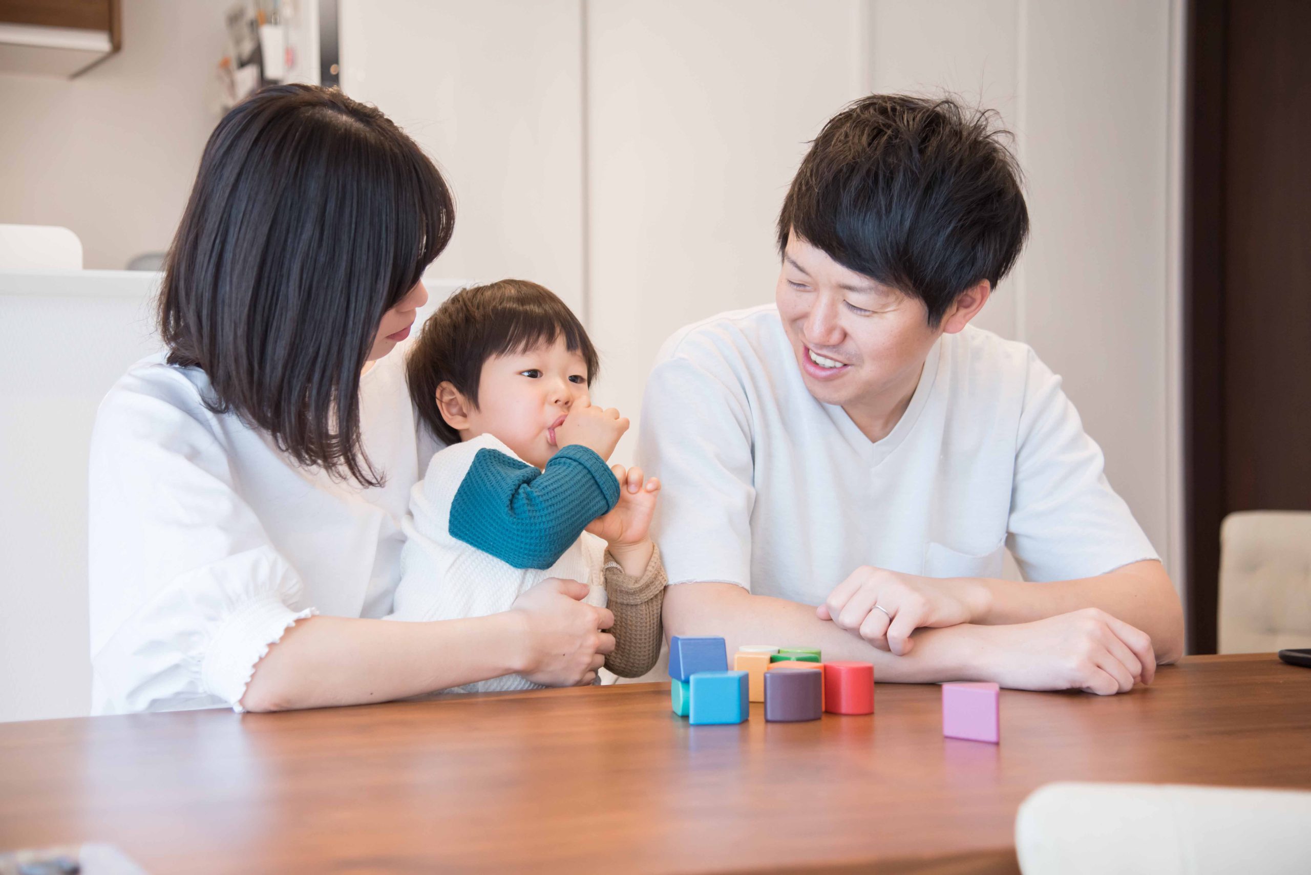 指しゃぶりする子の特徴と心理！歯並びへの影響や対処法も解説！