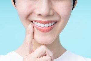 永久歯が生えてこない　「先天性欠如歯」のインプラントでの治療方法とは