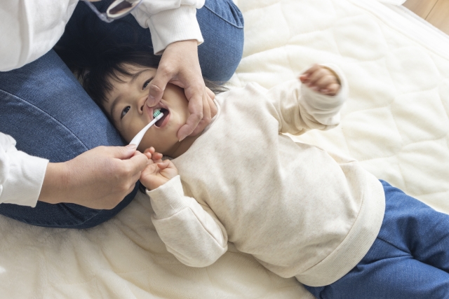 仕上げ磨きはいつまで必要？上手に続けるためのポイントについて
