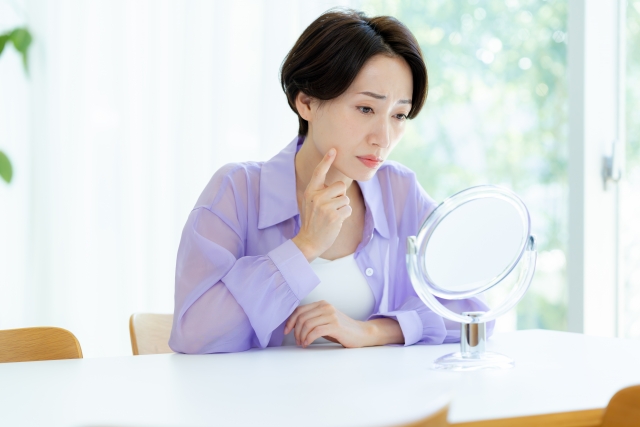 歯を失うと顔の印象はどう変わる？インプラントの役割とは